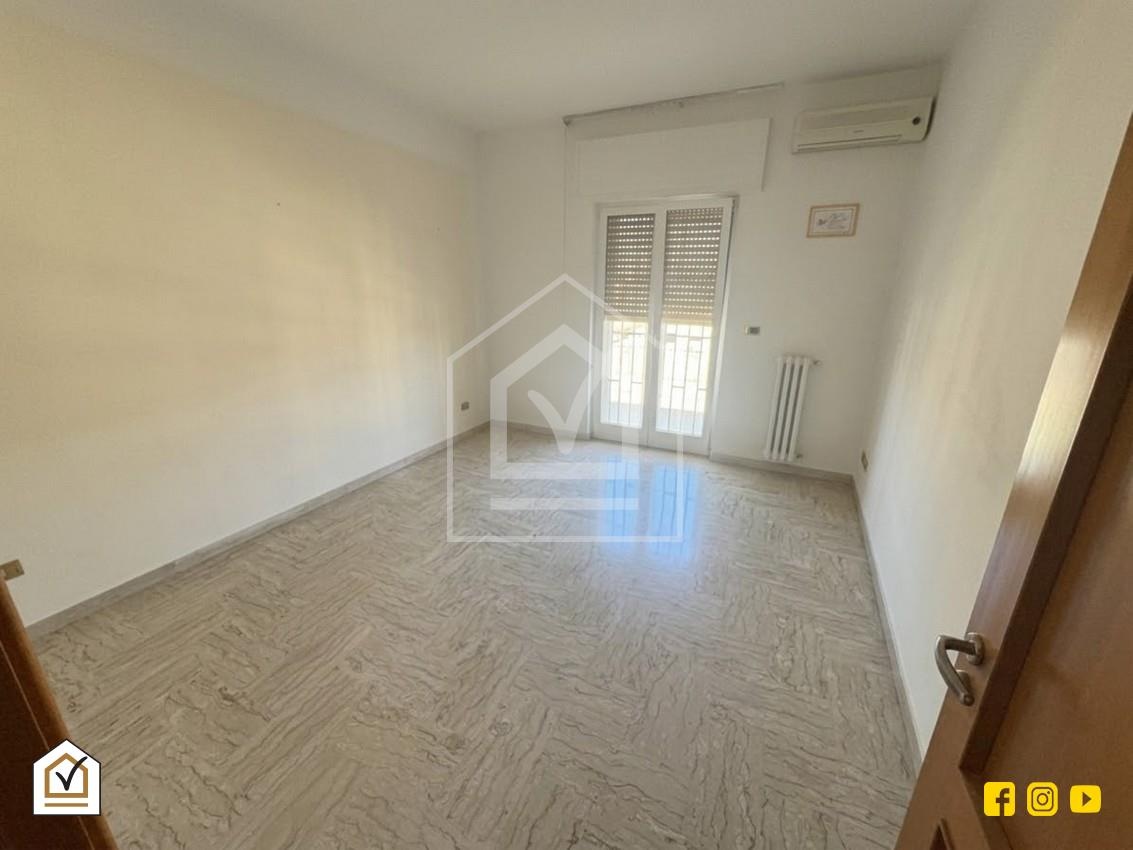 Appartement met garage en balkons in Modugno, Puglia - Foto 4