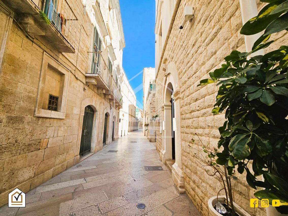 Appartement in gerenoveerd pand met terras in Trani, Puglia - Foto 1