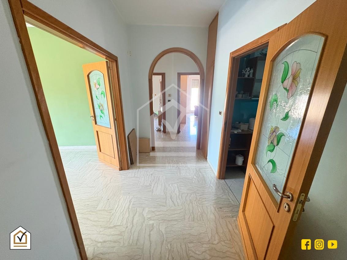 Appartement met garage en balkons in Modugno, Puglia - Foto 1