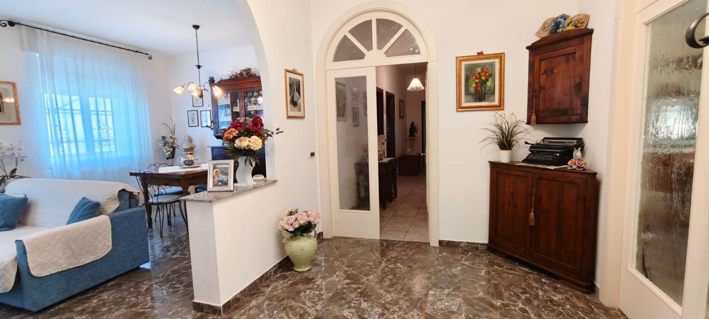 Appartement met panoramisch uitzicht in Cecina - Foto 2