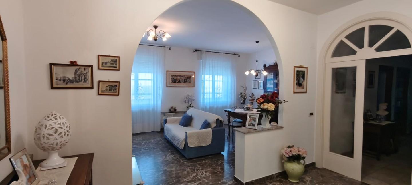 Appartement met panoramisch uitzicht in Cecina - Foto 3