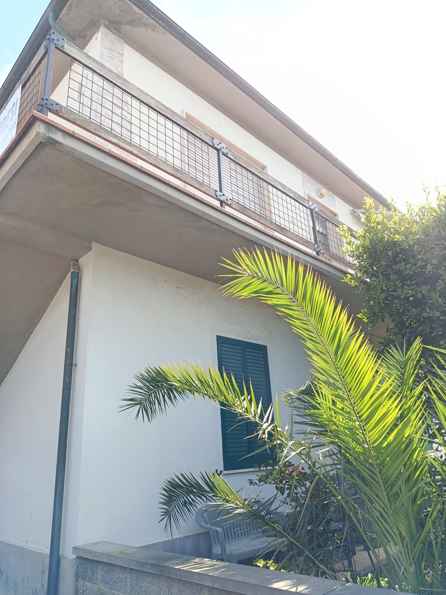 Vrijstaande woning met twee appartementen in Rosignano Solvay - Foto 4