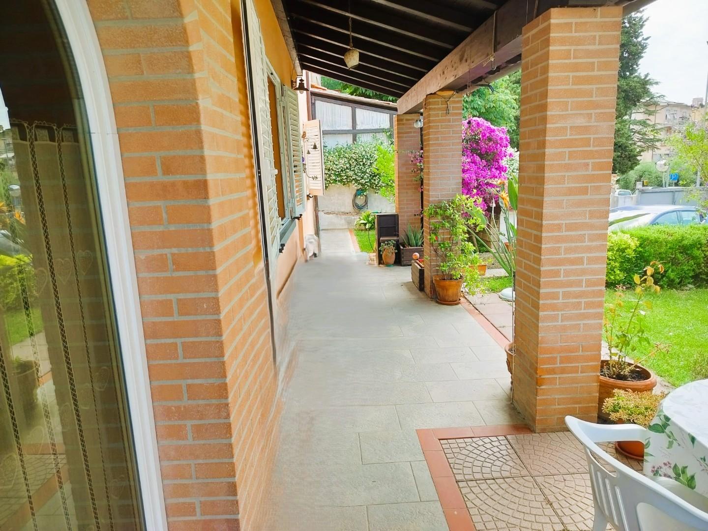 Vrijstaande woning met tuin en uitzicht in Gabbro - Foto 5