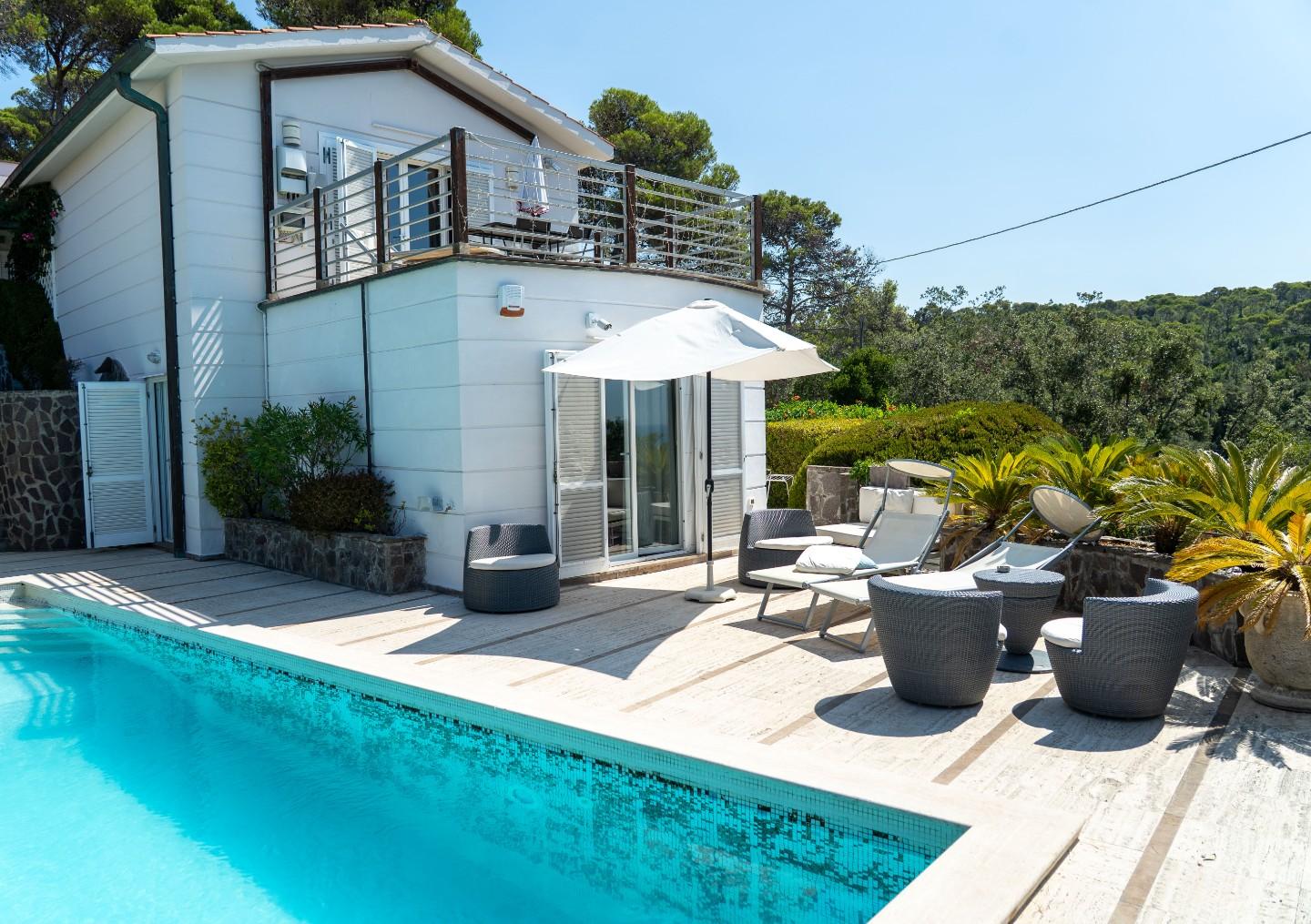 Moderne villa met zeezicht en zwembad in Castiglioncello - Foto 2