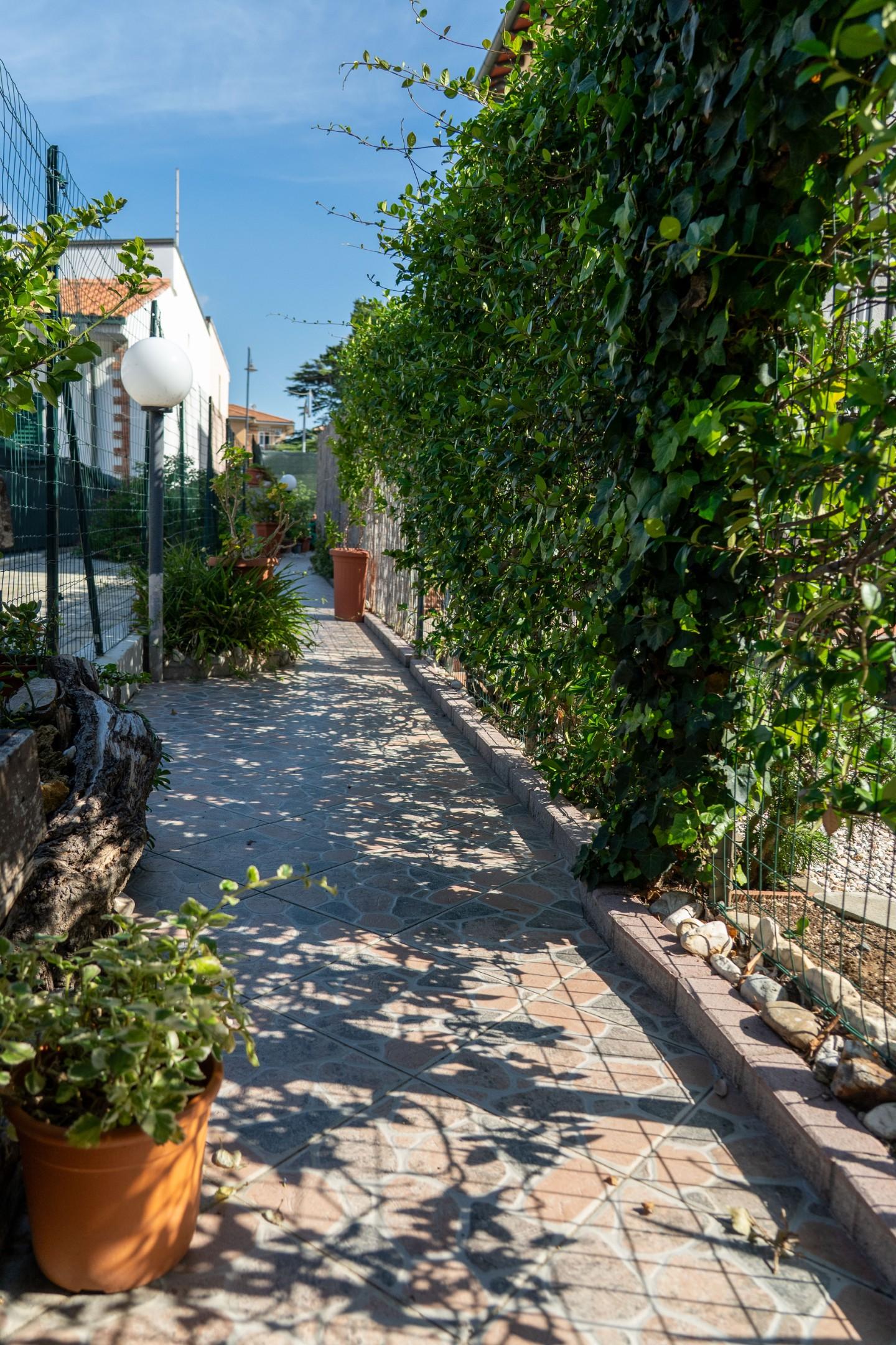 Gerenoveerd appartement met terras in Castiglioncello - Foto 2