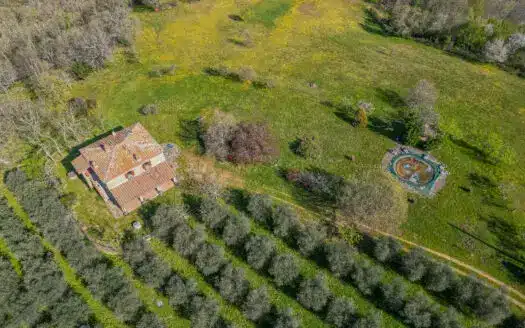Autentico casale toscano con piscina a Montebenichi - Foto 5