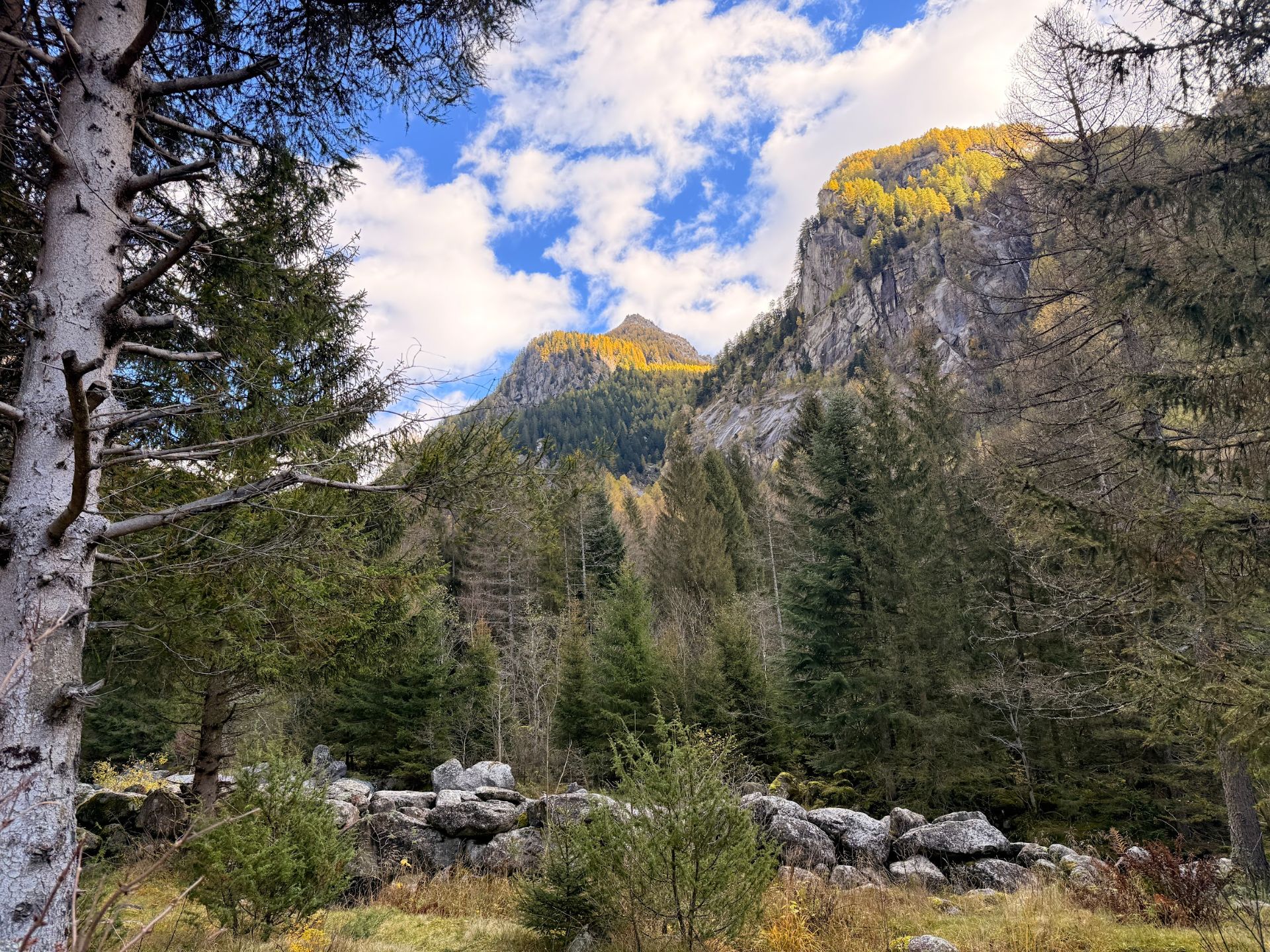 Val di Mello – waar de herfst goud kleurt in de Alpen van Lombardije