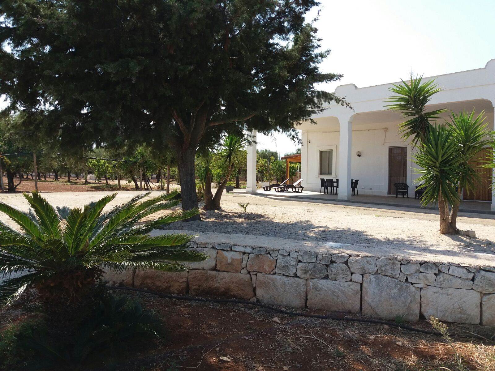 Villa op het platteland verdeeld met twee wooneenheden