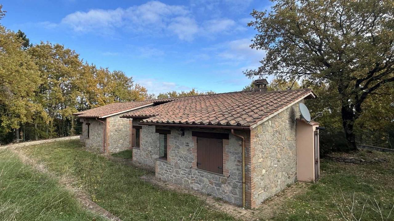 Nieuw gebouwde boerderij in regionale park Monte Peglia