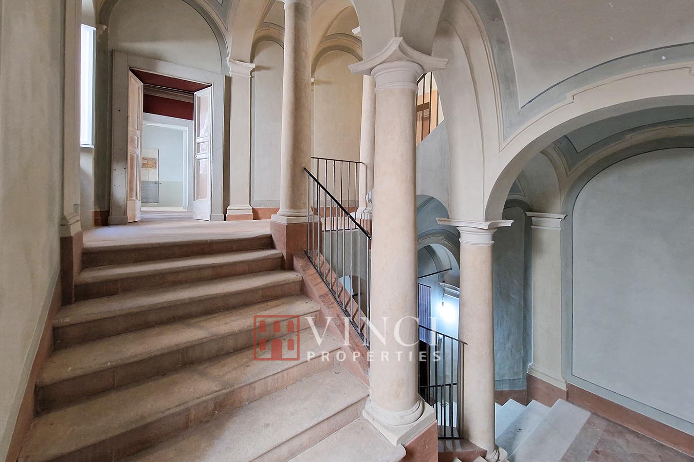 Paleis in het Historische centrum van Middeleeuws dorp