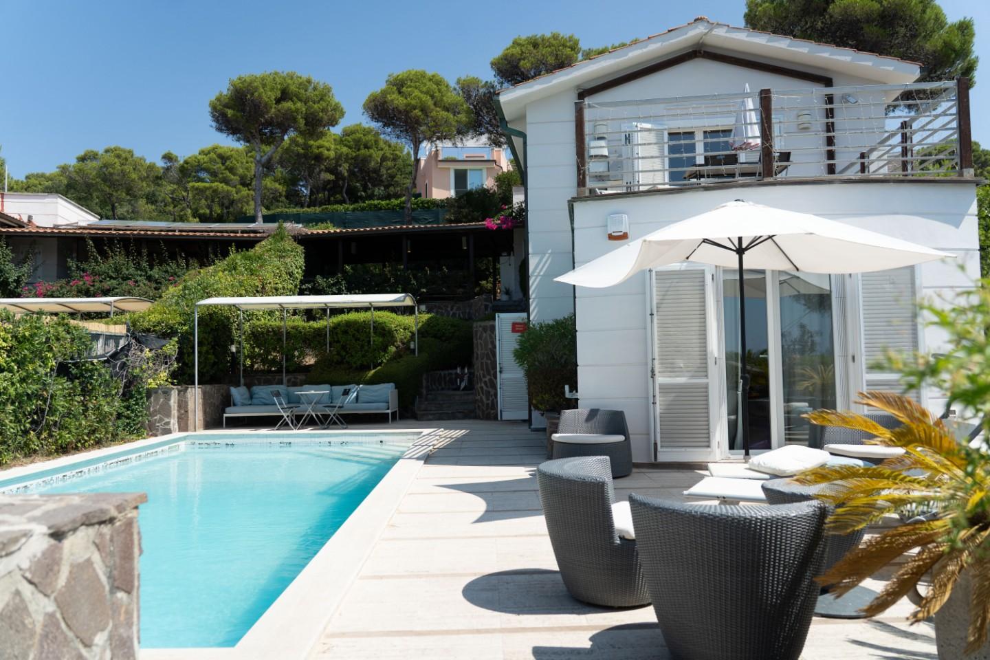 Moderne villa met zeezicht en zwembad in Castiglioncello - Foto 1