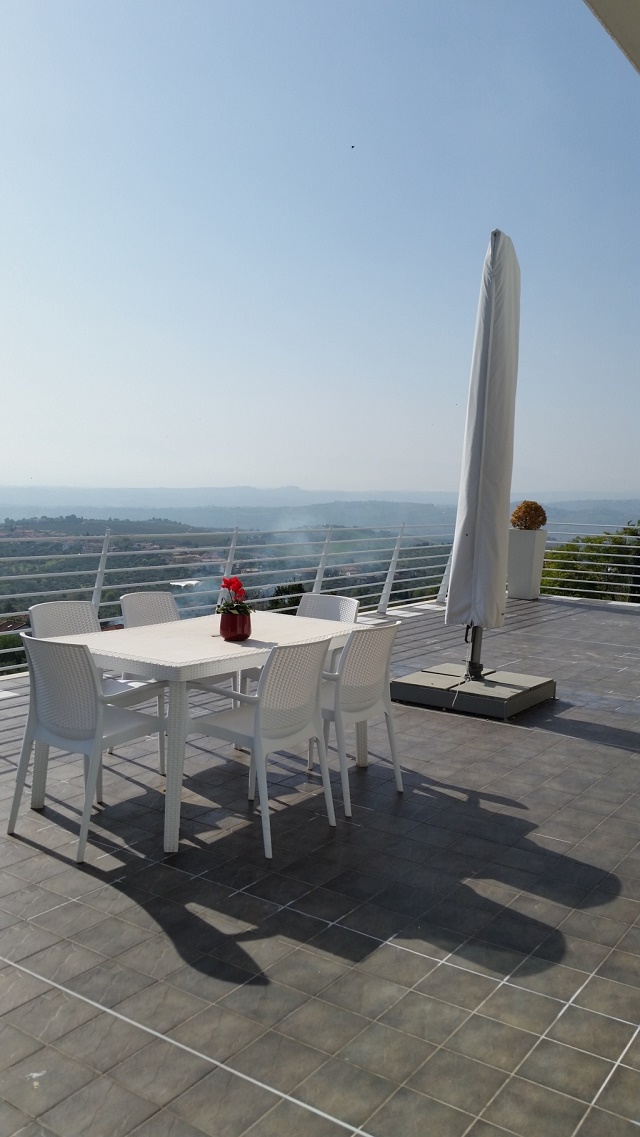Duplex Appartement met uitzicht op zee en de bergen