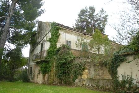 Karakteristieke boerderij in Catignano voor renovatie - Foto 1
