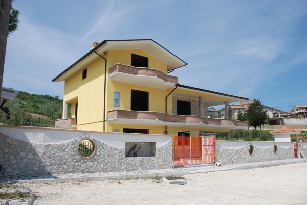 Villa in Scafa met uitzicht op de Valpescara en bergen - Foto 1