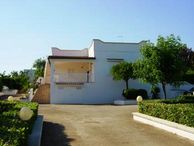 Villa / Landhuis Villa in Ostuni met ruime tuin en diverse voorzieningen in Ostuni