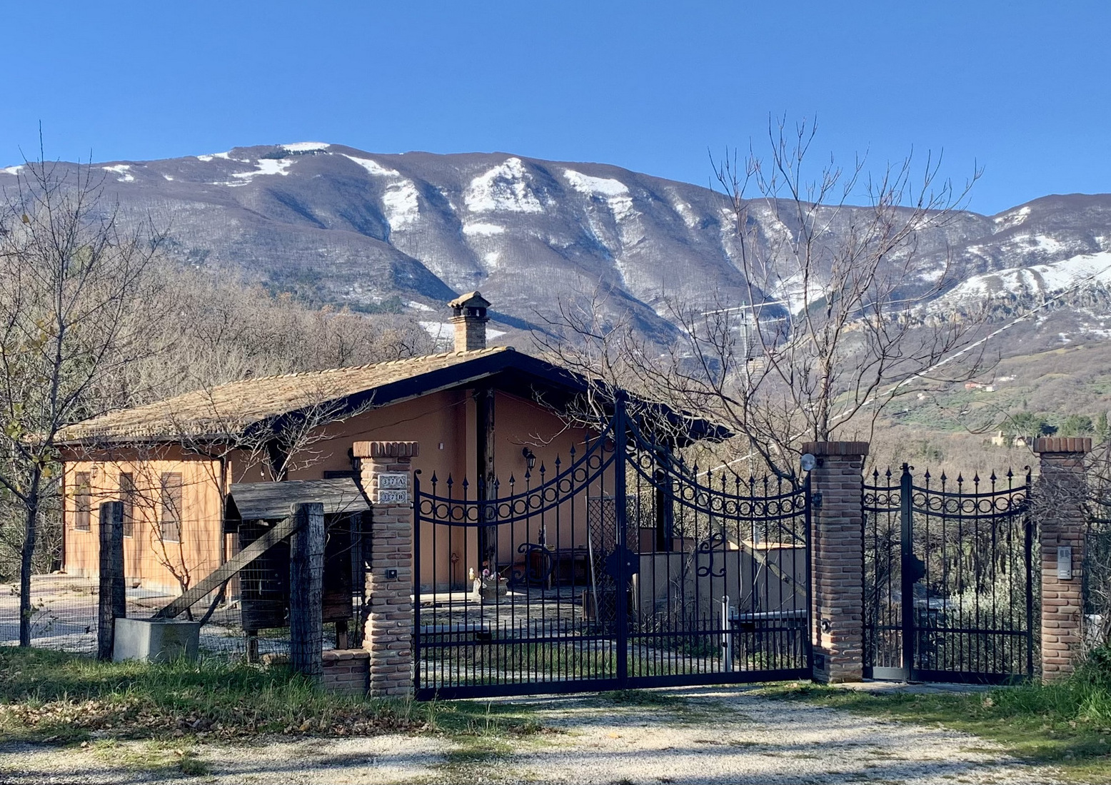 Vrijstaande woning Landhuis met olijfgaard en bos in Civitaquana, Abruzzo in Civitaquana