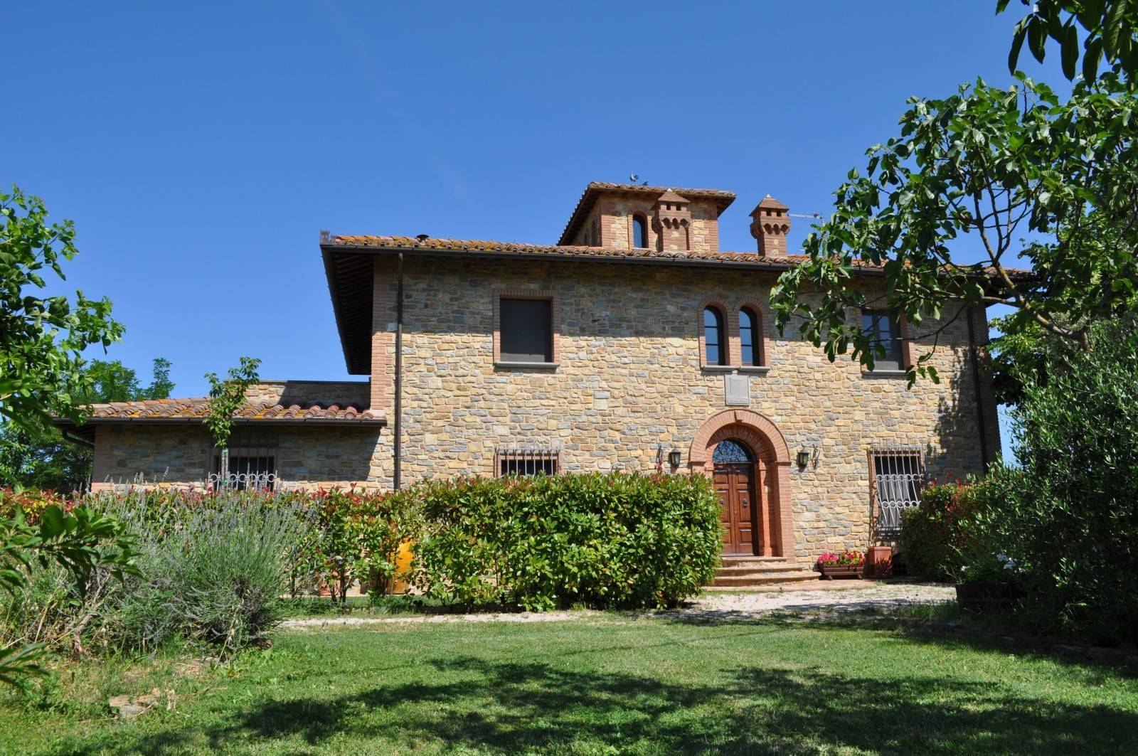 Boerderij / Rustico Rustico casale te koop in Castiglione Del Lago  in Castiglione Del Lago