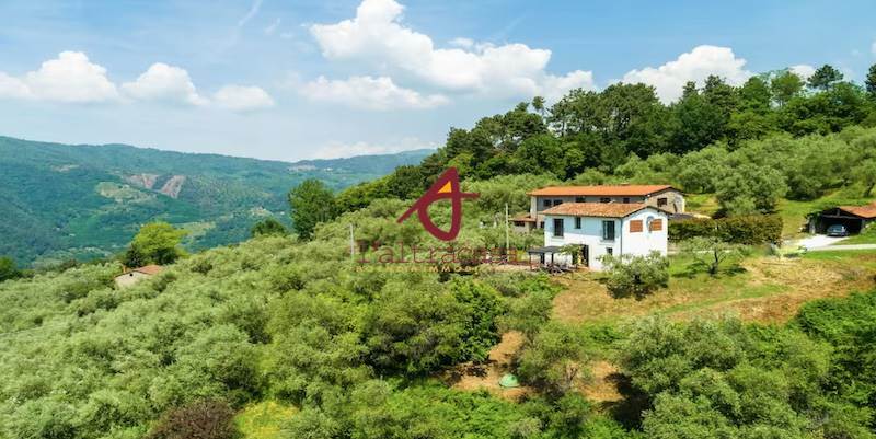 Rustico met zwembad en panoramisch uitzicht bij Pescia - Foto 1