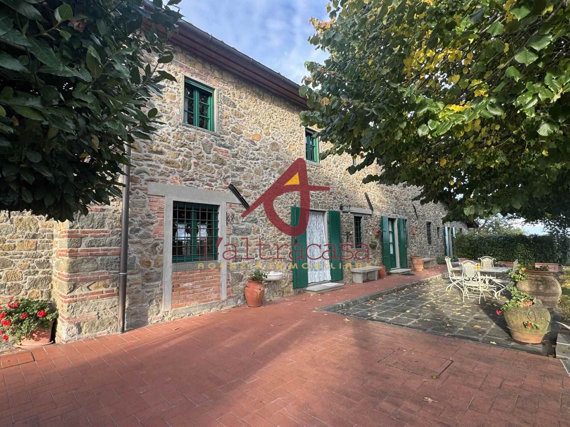 Boerderij / Rustico Stenen landhuis met panoramisch uitzicht en bijgebouw in Toscane in Montecatini Terme