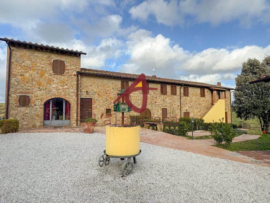 Uitgestrekt landgoed met rustico en villa nabij Montaione - Foto 1