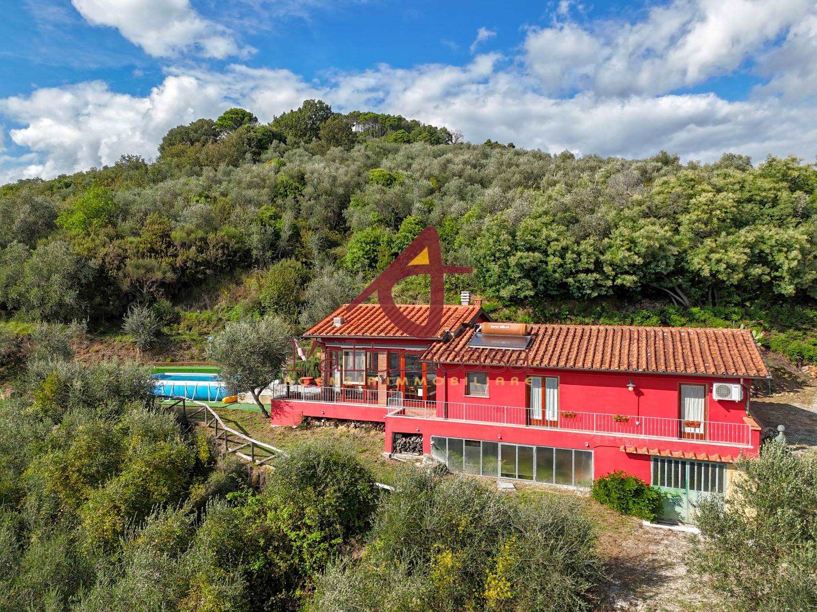 Vrijstaande woning met panoramisch uitzicht in Pescia - Foto 1