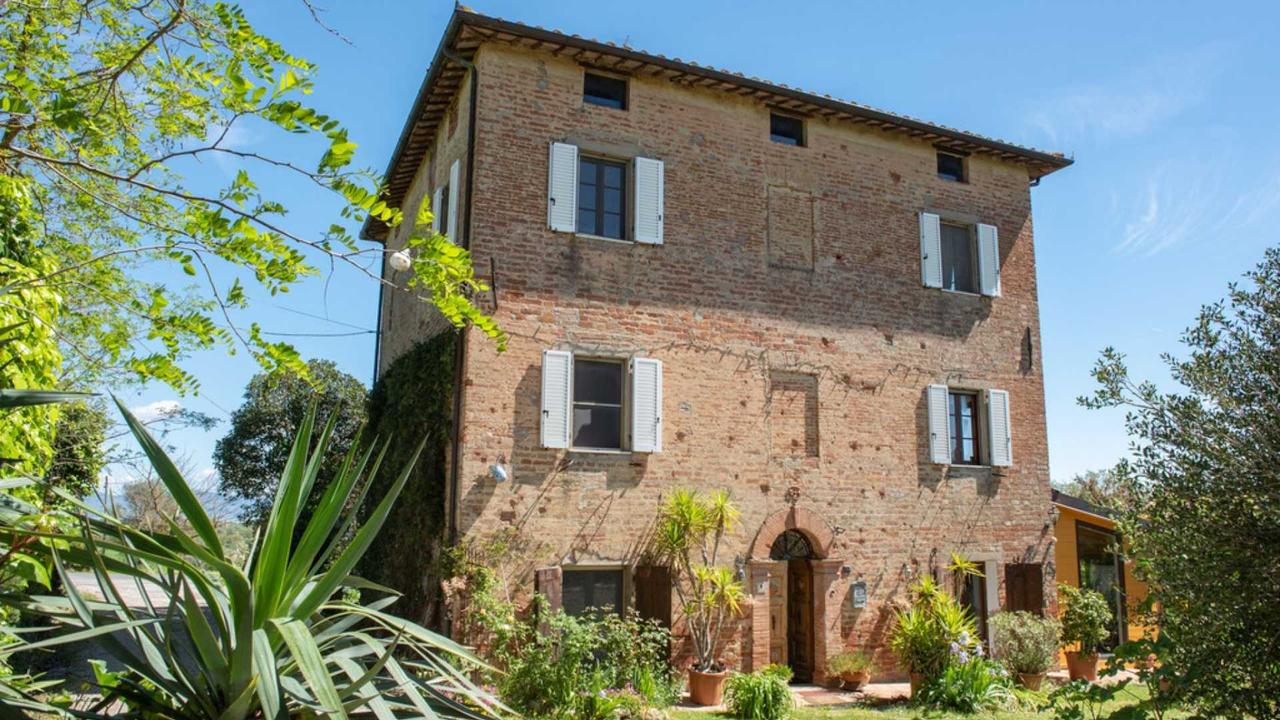 Ruime boerderij met grond en uitzicht nabij Castiglione del Lago - Foto 1