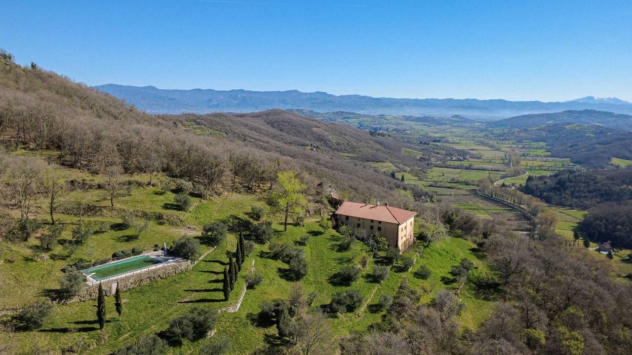 Casale Felcino Bianco gelegen op exclusieve locatie