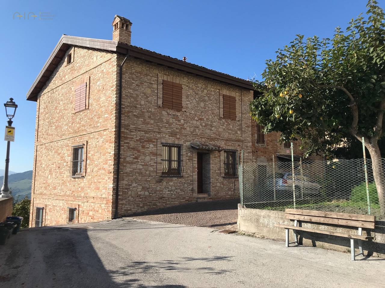 Gerestaureerd landhuis met panoramisch uitzicht in Montedinove