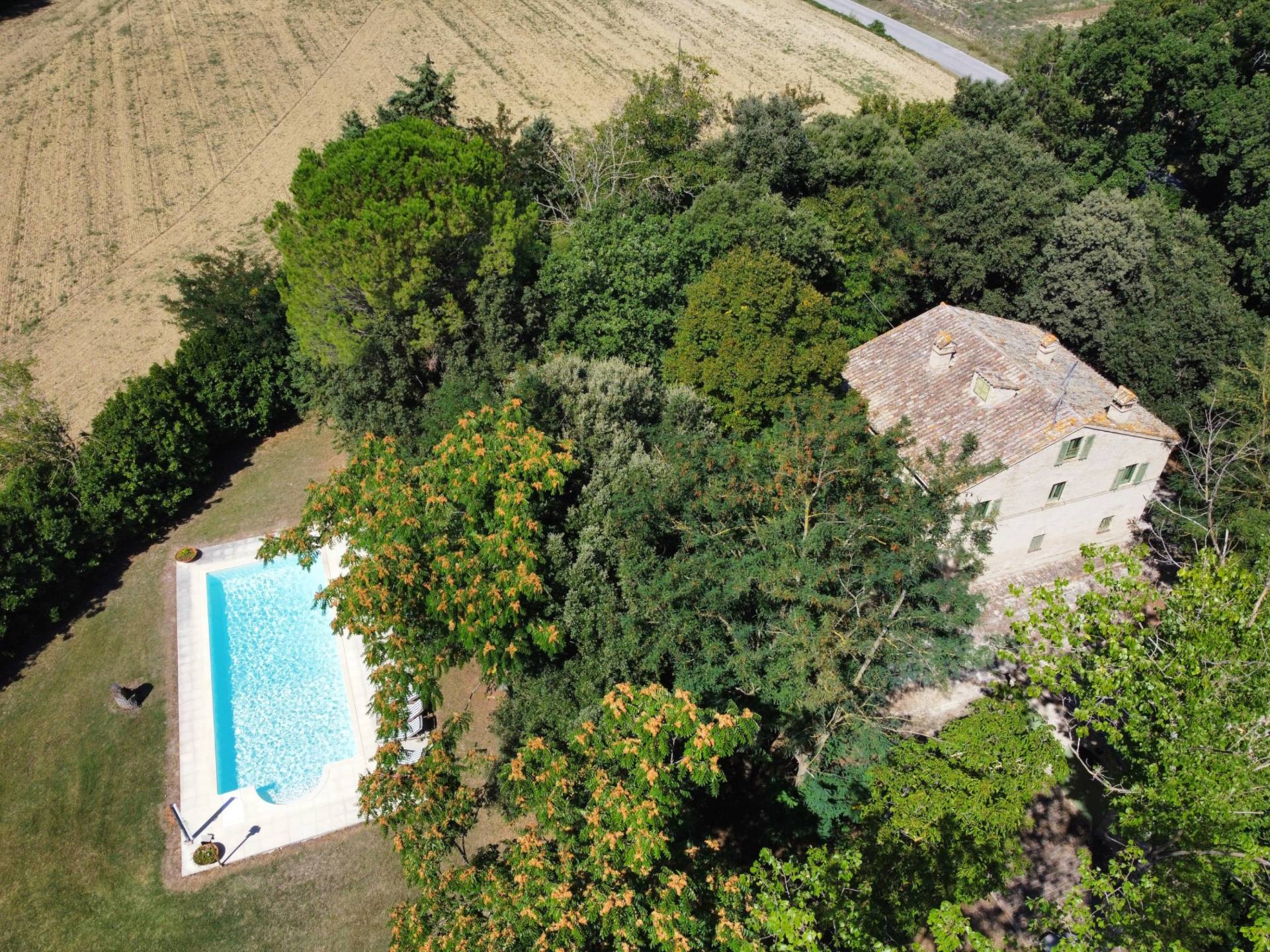 Boerderij / Rustico Gerenoveerd landhuis met zwembad en tuin in Treia in Treia