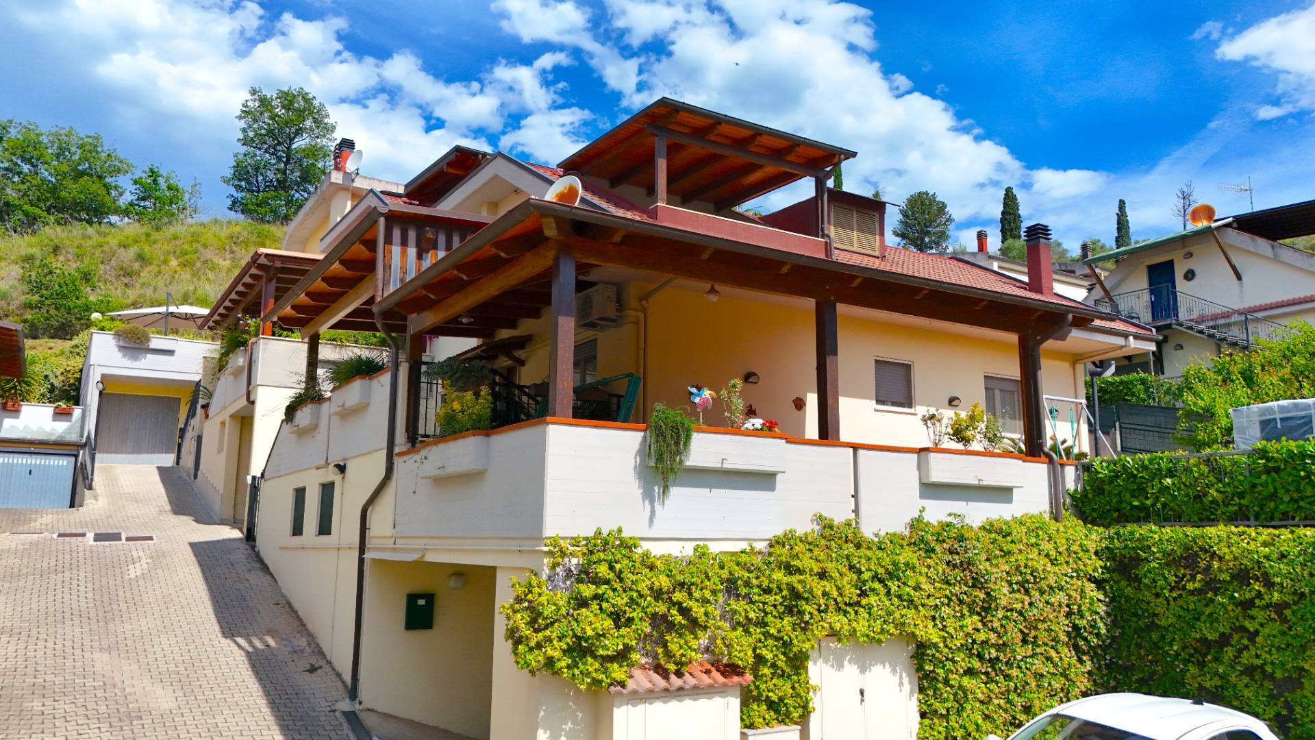 Rijtjeshuis / Tussenwoning Villino a schiera / bifamiliare in  Ascoli Piceno - Monticelli Alto in Ascoli Piceno