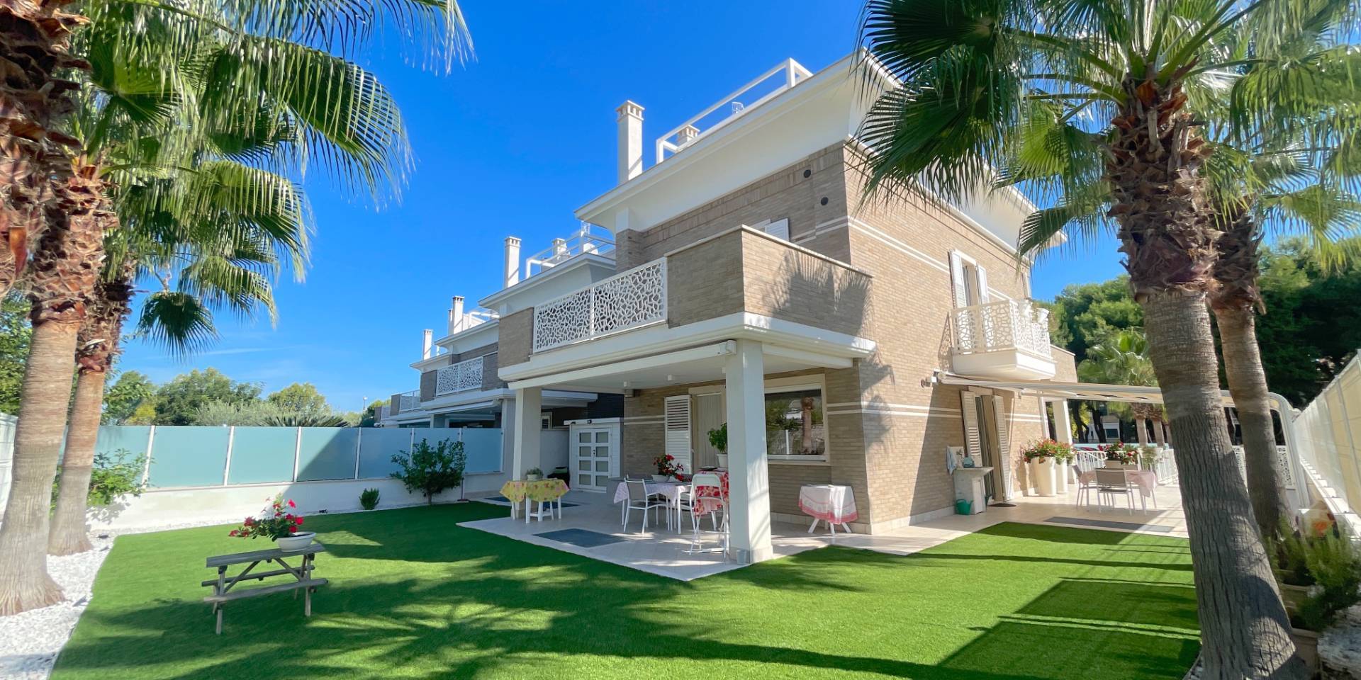 Rijtjeshuis / Tussenwoning Rijtjeshuis met tuin en terrassen in San Benedetto del Tronto in San Benedetto del Tronto