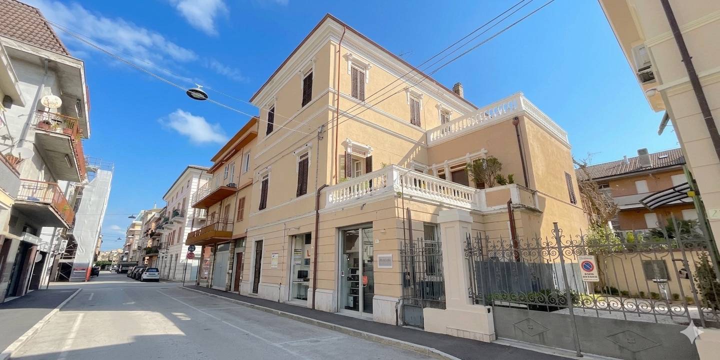 Vrijstaande woning Huis uit begin 20e eeuw te koop in Grottammare - Centraal  in Grottammare