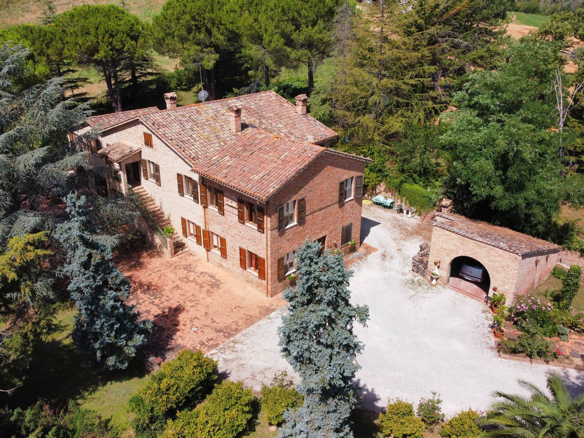 Landhuis met potentieel in San Ginesio, nabij de Sibillini - Foto 1