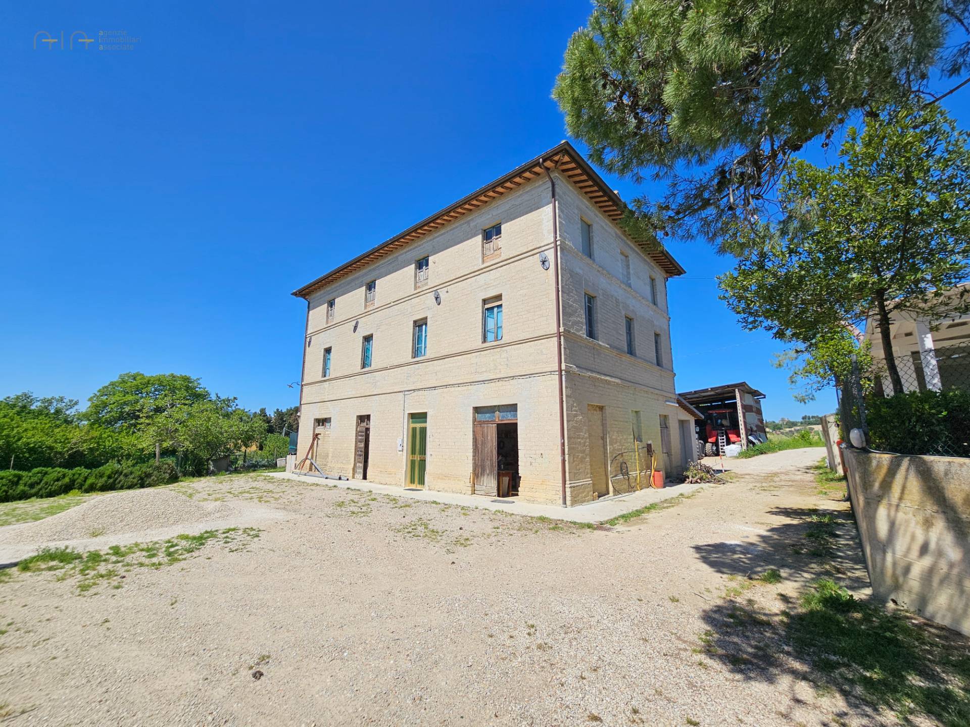 Landhuis met potentieel in Cossignano, nabij de kust - Foto 1