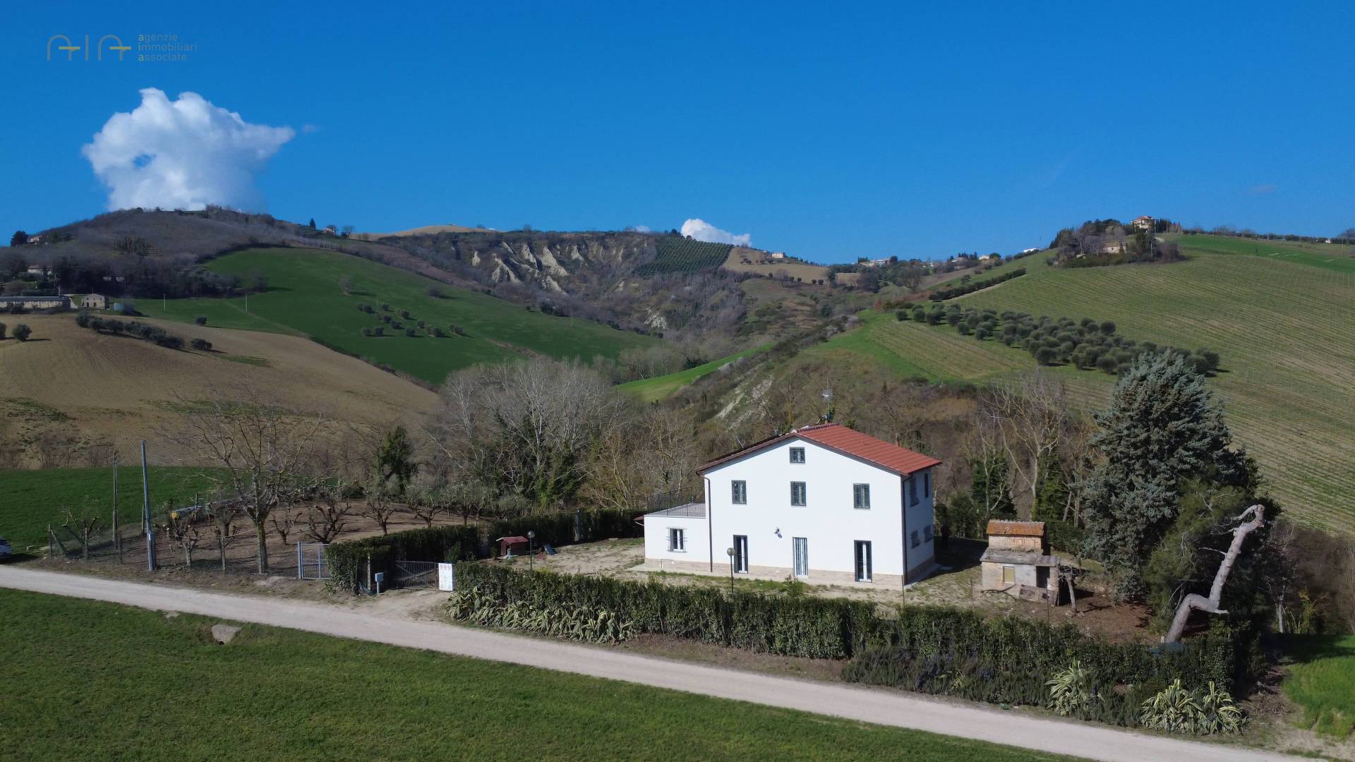 Boerderij / Rustico Casale Colonico Rustico te koop in Castignano in Castignano