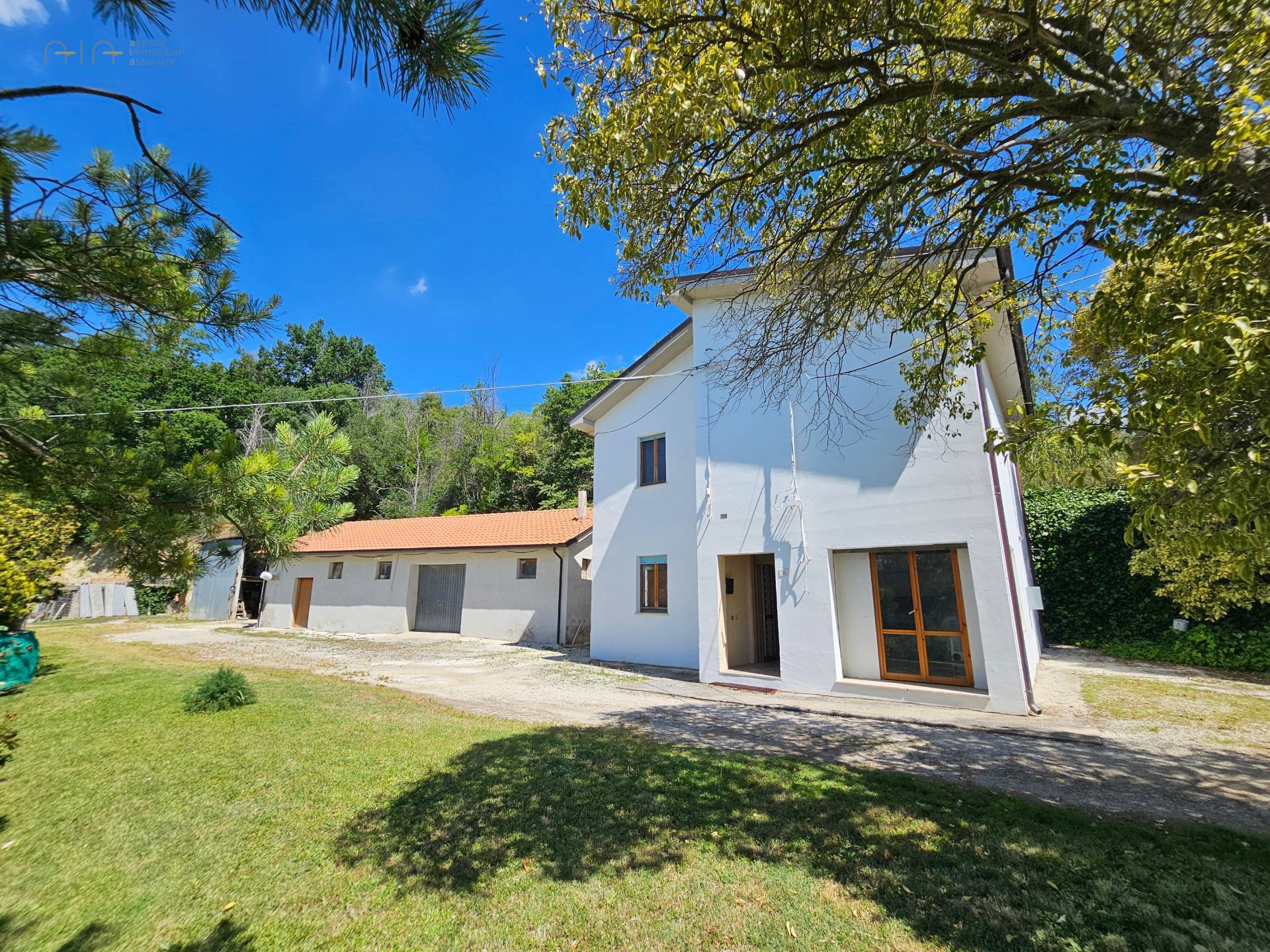 Boerderij / Rustico Casale Colonico Rustico te koop in Carassai - Heuvelachtig gebied in Carassai