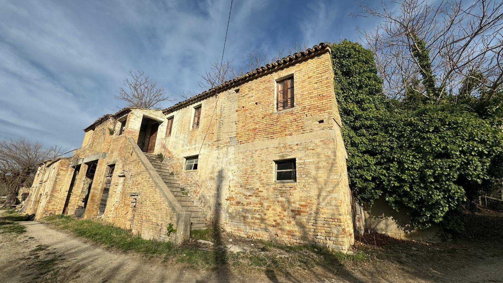 Landhuis met grond en uitzicht in Offida, nabij Santa Maria Goretti - Foto 1