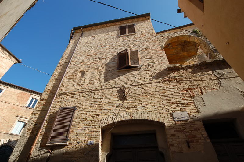 Vrijstaande woning in het centrum van Montalto delle Marche