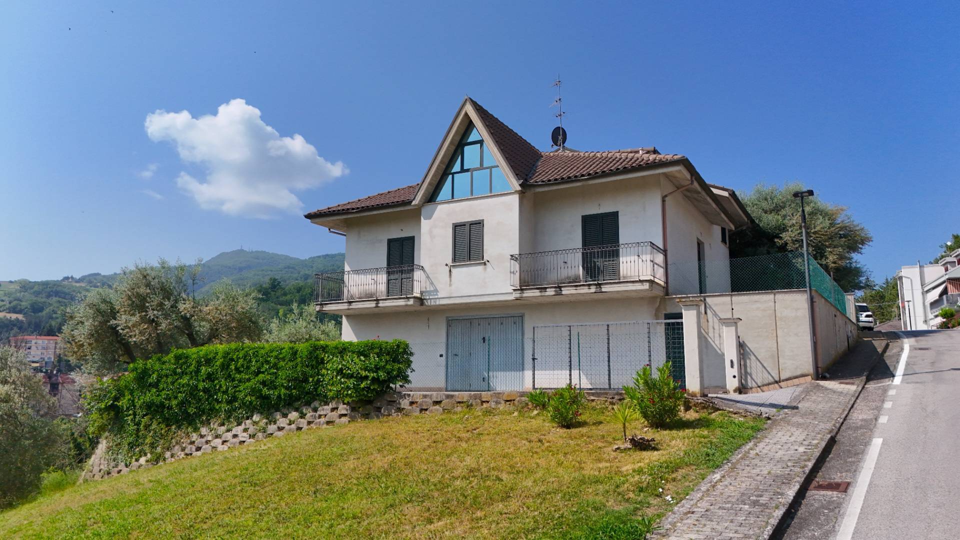 Vrijstaande woning Villa singola in vendita a Rotella - Centrale / Centro Storico Cod. 33500 in Rotella