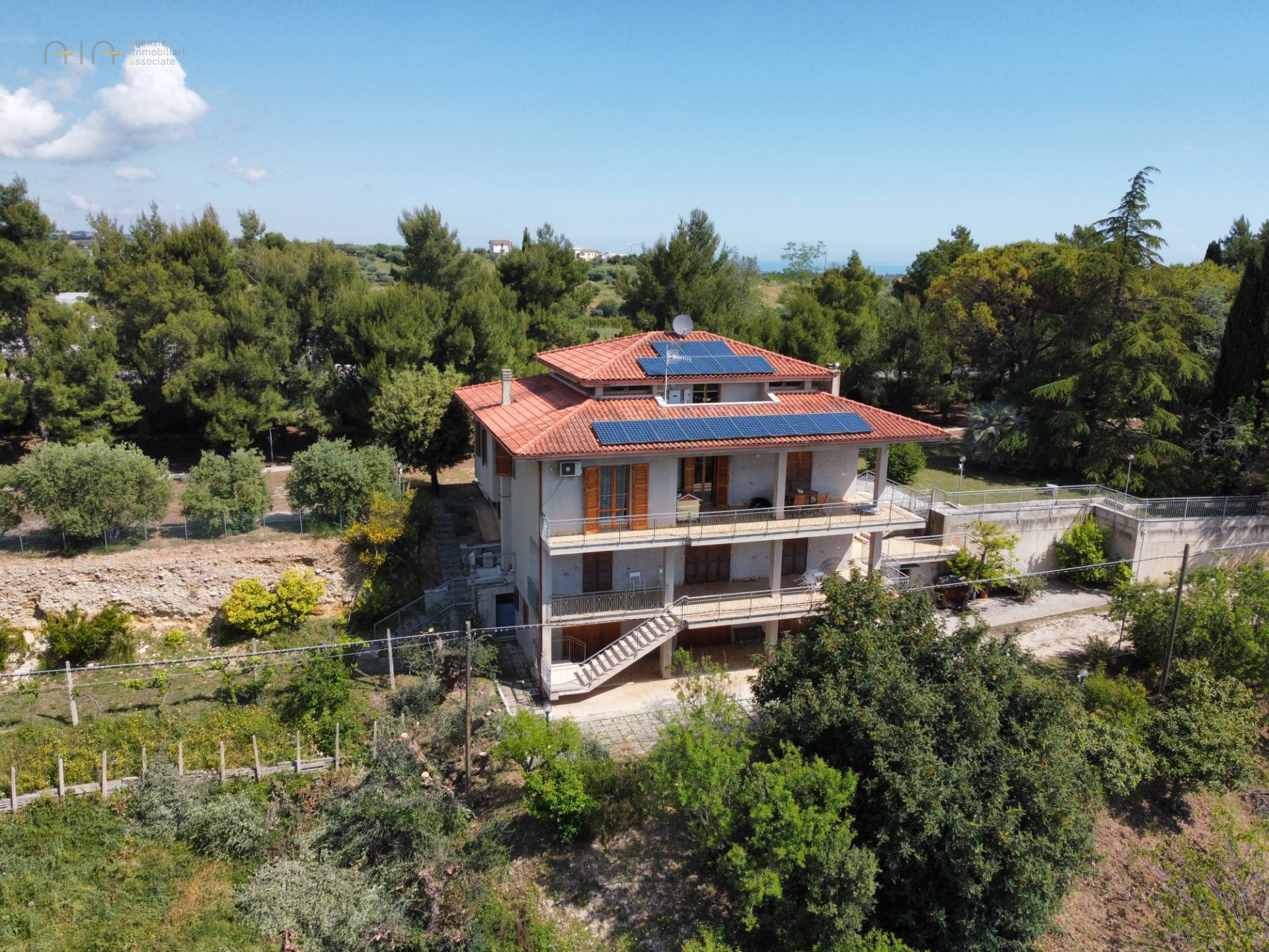 Vrijstaande woning Villa singola in vendita a Grottammare - Collinare (zona di campagna interna) in Grottammare