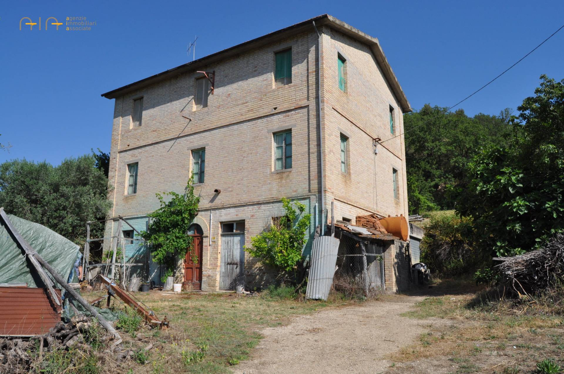 Landhuis met zeezicht en grond in Cupra Marittima - Foto 1