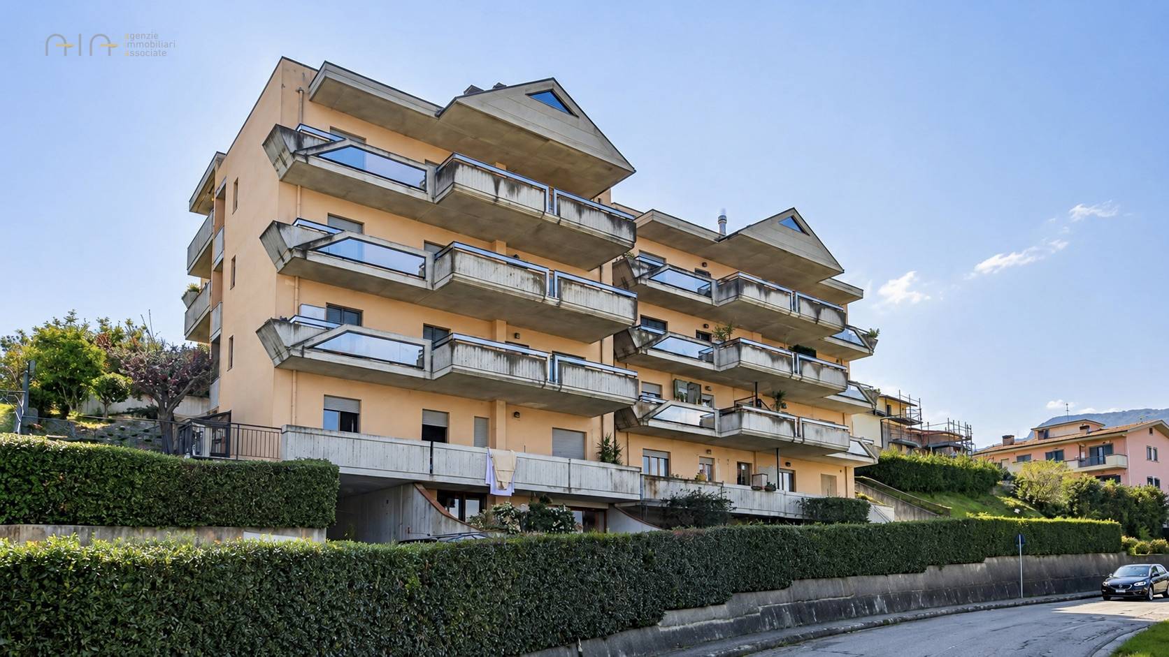 Appartement Appartement met ruim terras en garage in Folignano, Italië in Folignano