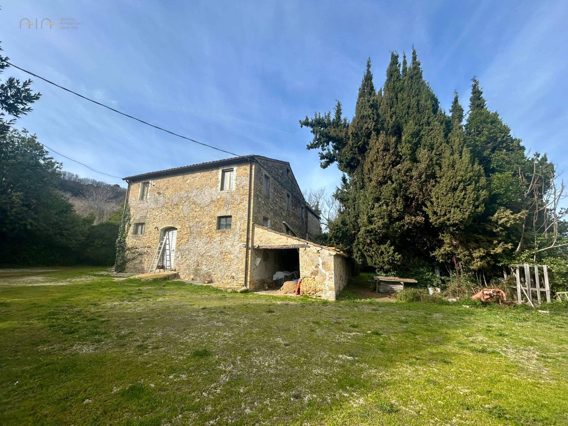 Boerderij / Rustico Rustieke boerderij met landbouwgrond in Ripatransone - San Savino in Ripatransone - San Savino