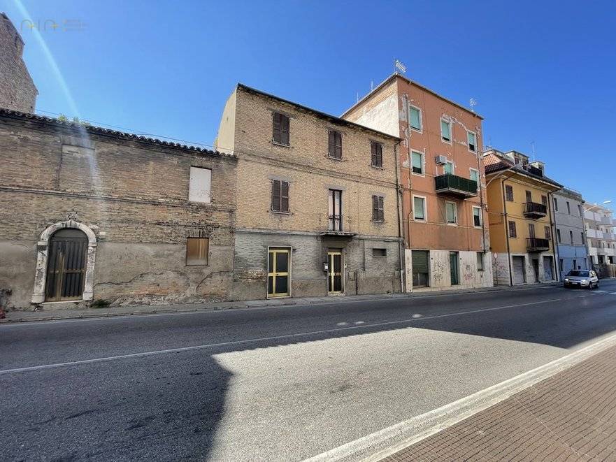 Vrijstaande woning met renovatiepotentieel in San Benedetto del Tronto