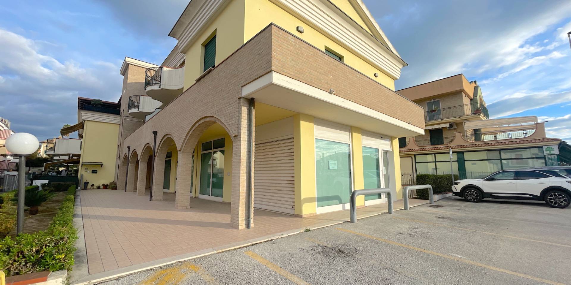 Commerciële ruimte van 170 m² in Monteprandone - Foto 1