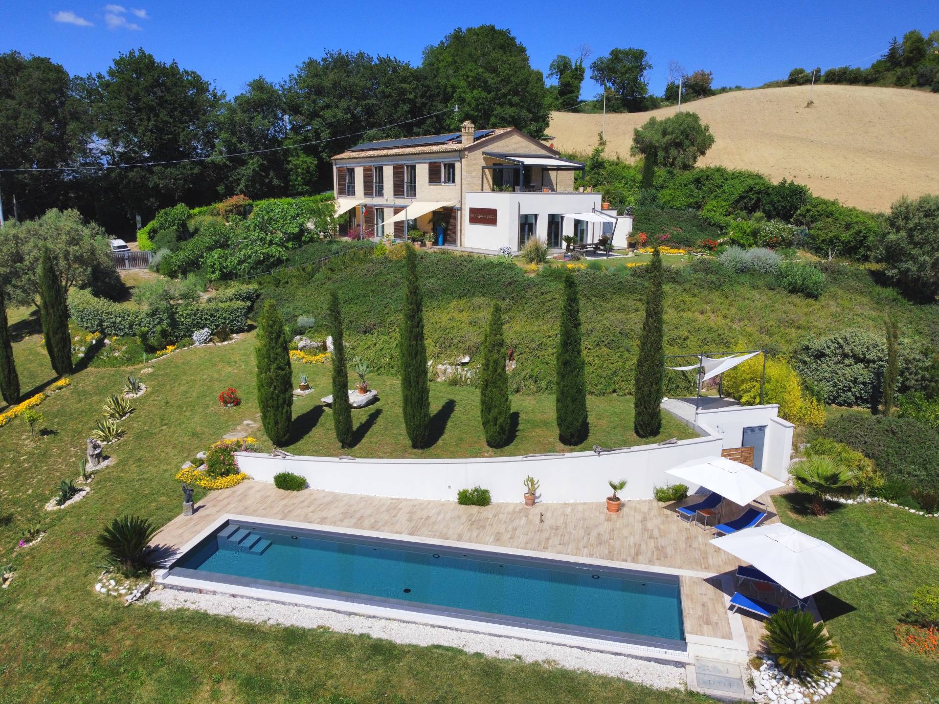 Landhuis met infinity pool en weids uitzicht in Montefiore dell'Aso - Foto 1