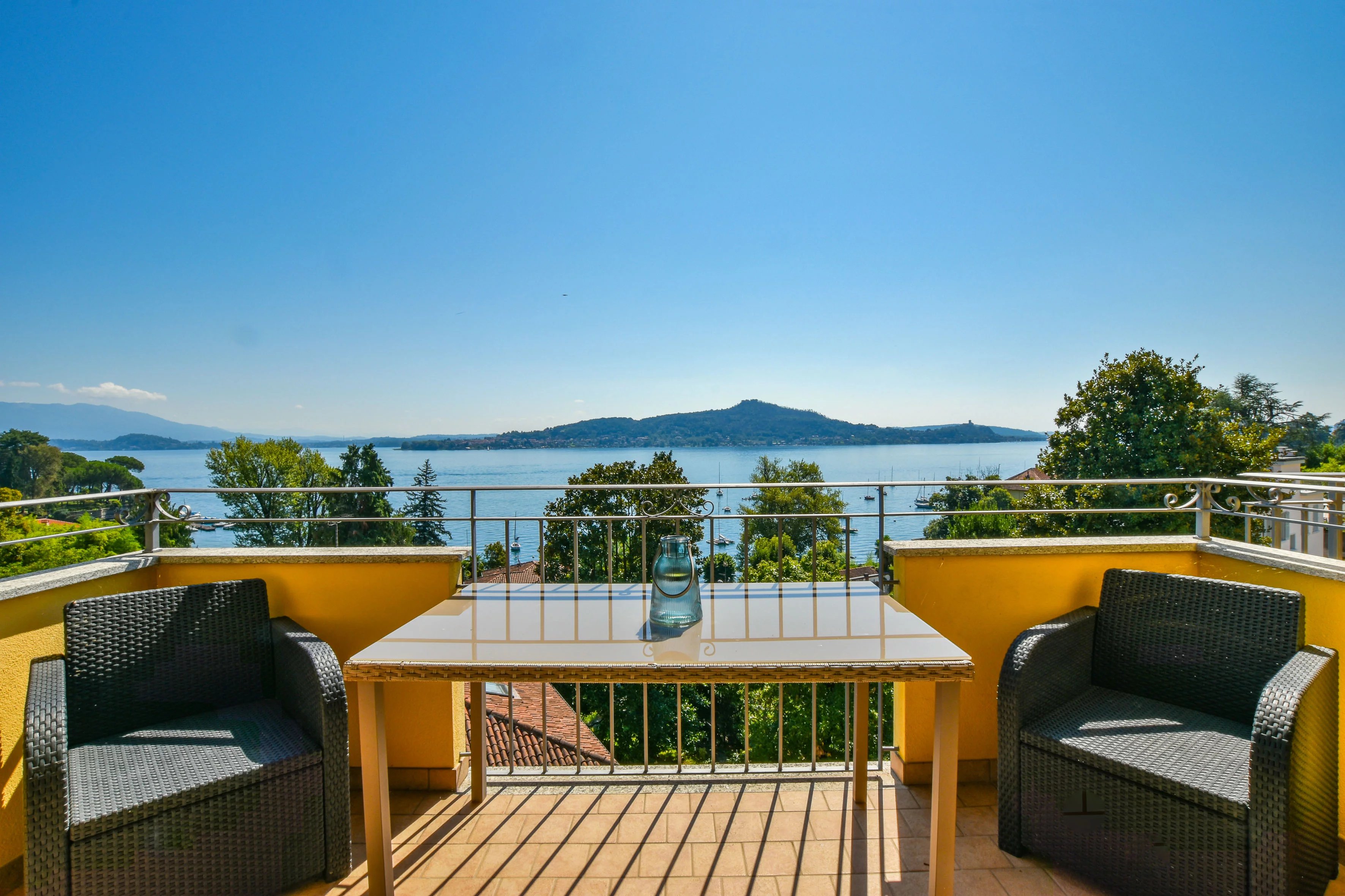 Elegant Gemeubileerd Appartement met Uitzicht op het Meer in Meina - Foto 1
