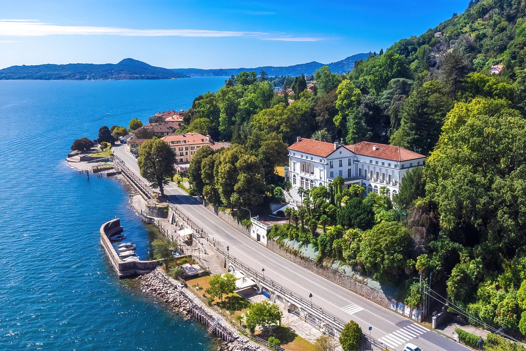 Prestigieuze historische villa aan de Piemontese oever van het Lago Maggiore