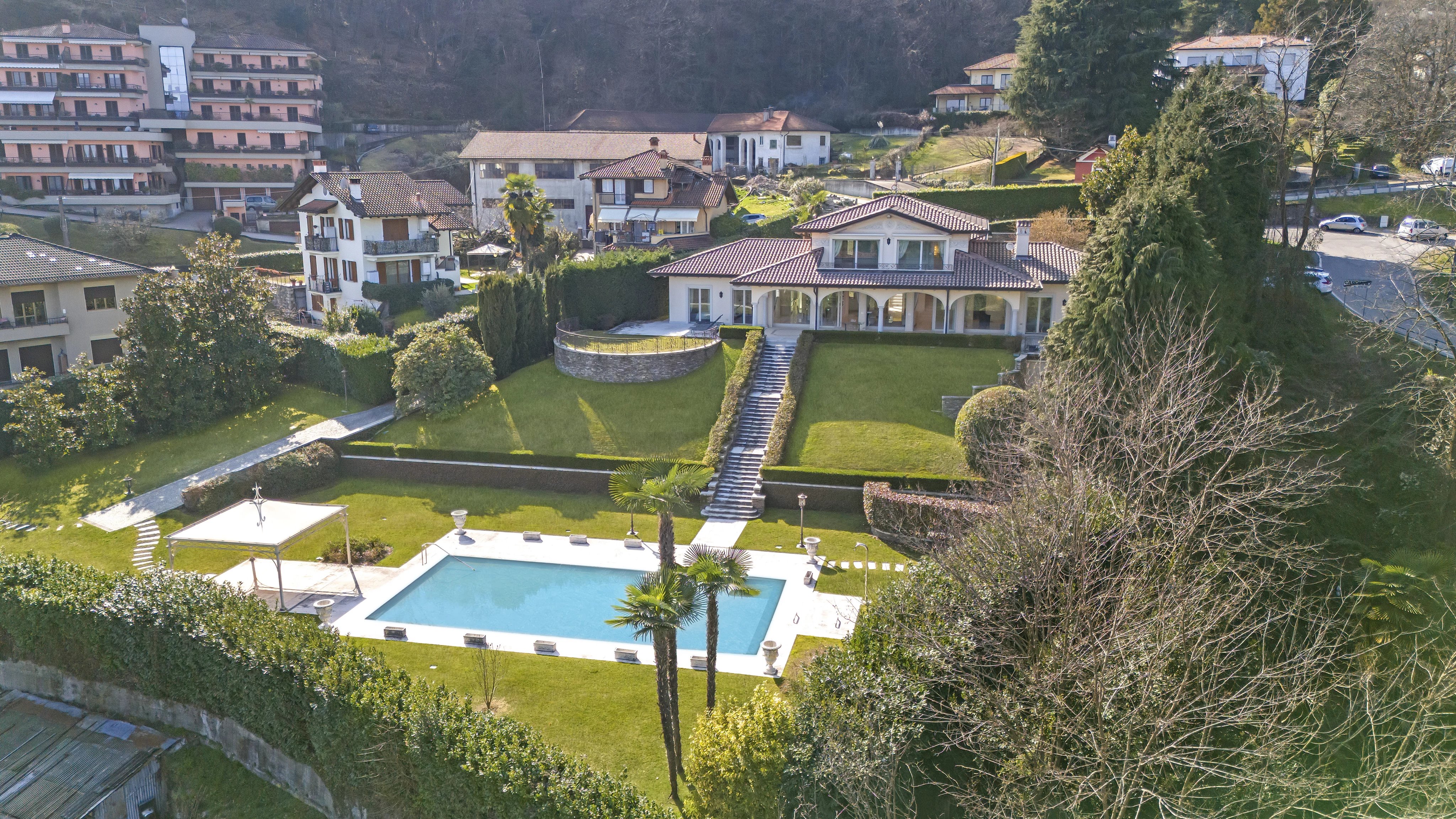 Villa / Landhuis Ruime villa aan het Lago Maggiore in Stresa