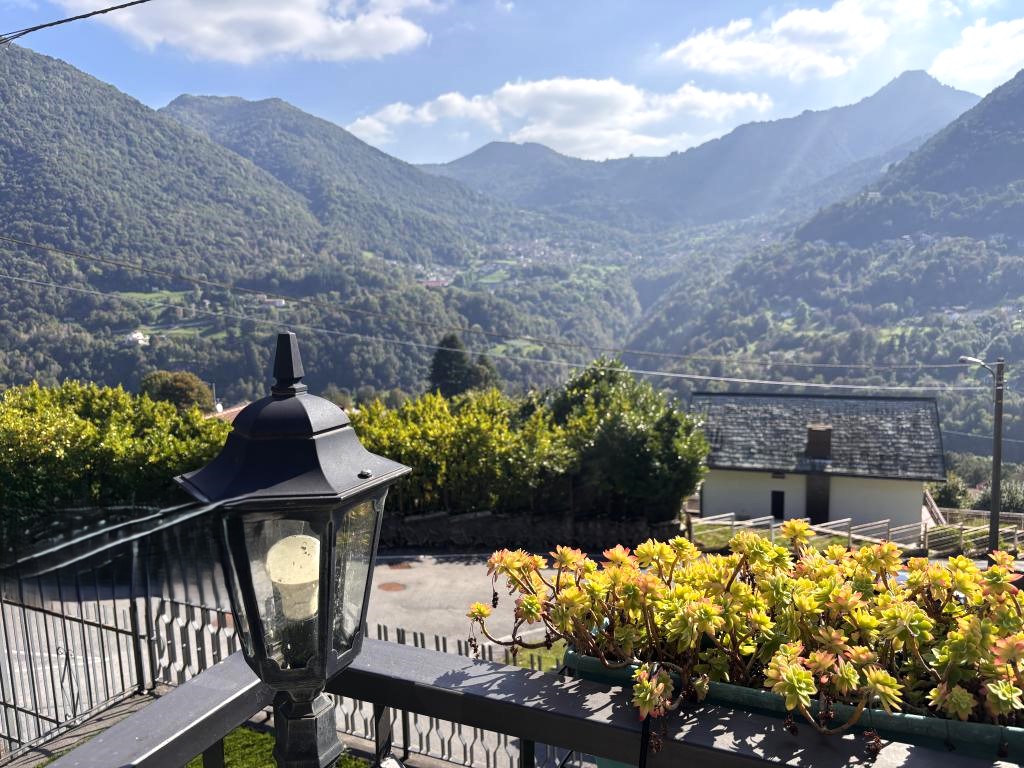 Casa indipendente a Argegno con vista sulle colline - Foto 1